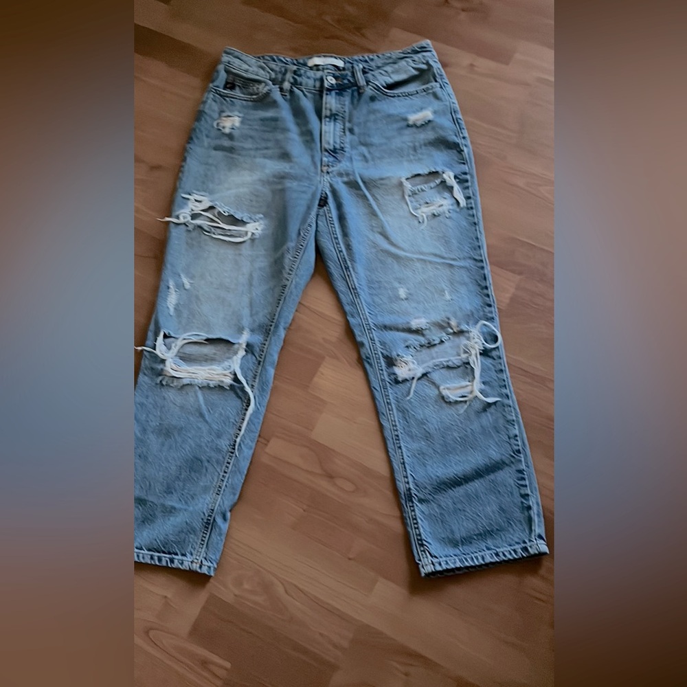 Distressed Kancan relaxed mom Jeans size 9